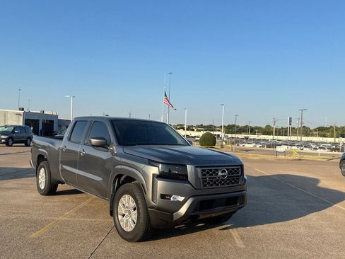 Certified 2022 Nissan Frontier SV w/ Technology Package AWD/4WD image 2