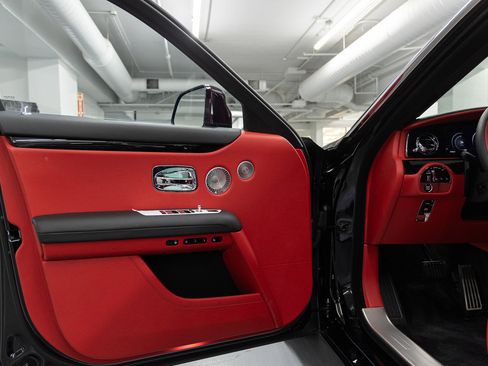 Used 2025 Rolls-Royce Ghost image 32