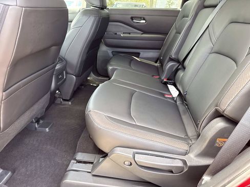 Certified 2024 Nissan Pathfinder SL FWD image 16