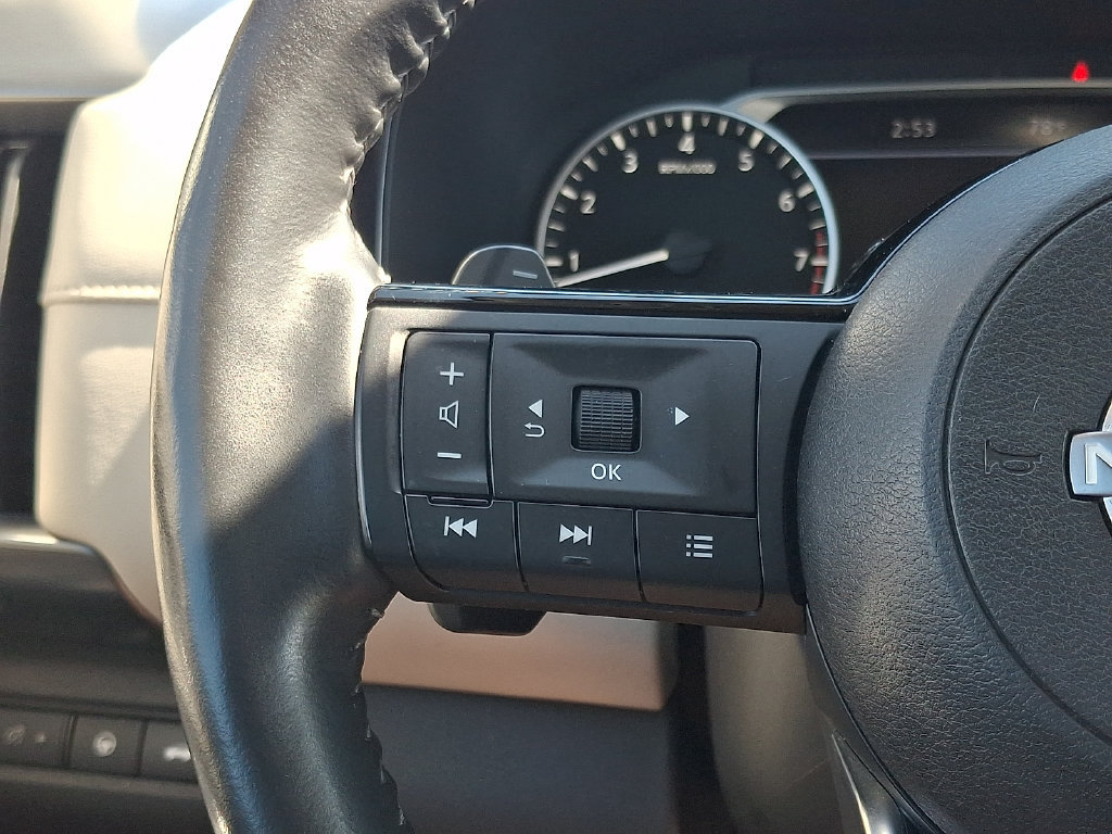 Used 2023 Nissan Pathfinder SL AWD/4WD image 22