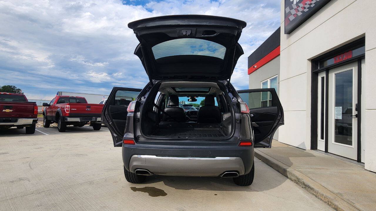 Used 2019 Jeep Cherokee Limited AWD/4WD image 25