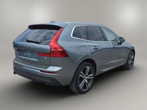 Used 2018 Volvo XC60 T5 Momentum w/ Vision Package AWD/4WD image 7
