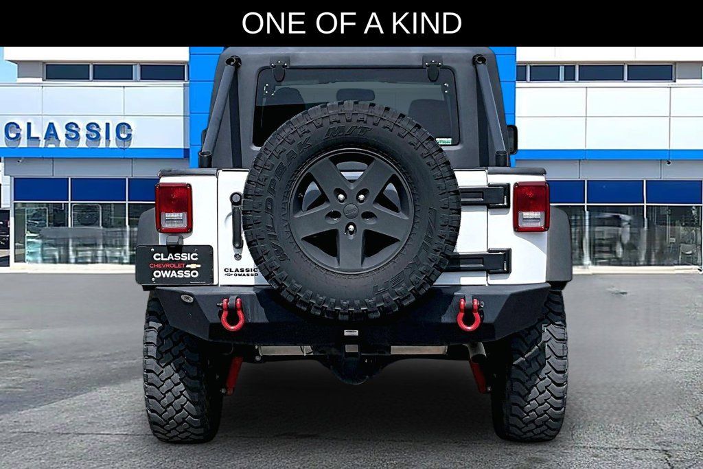 Used 2017 Jeep Wrangler Unlimited Rubicon w/ Connectivity Group AWD/4WD image 4