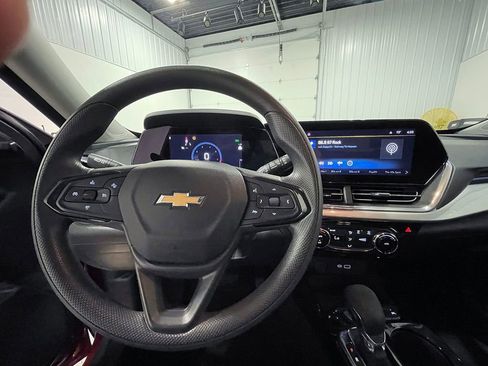 Used 2024 Chevrolet Trax LT FWD image 35