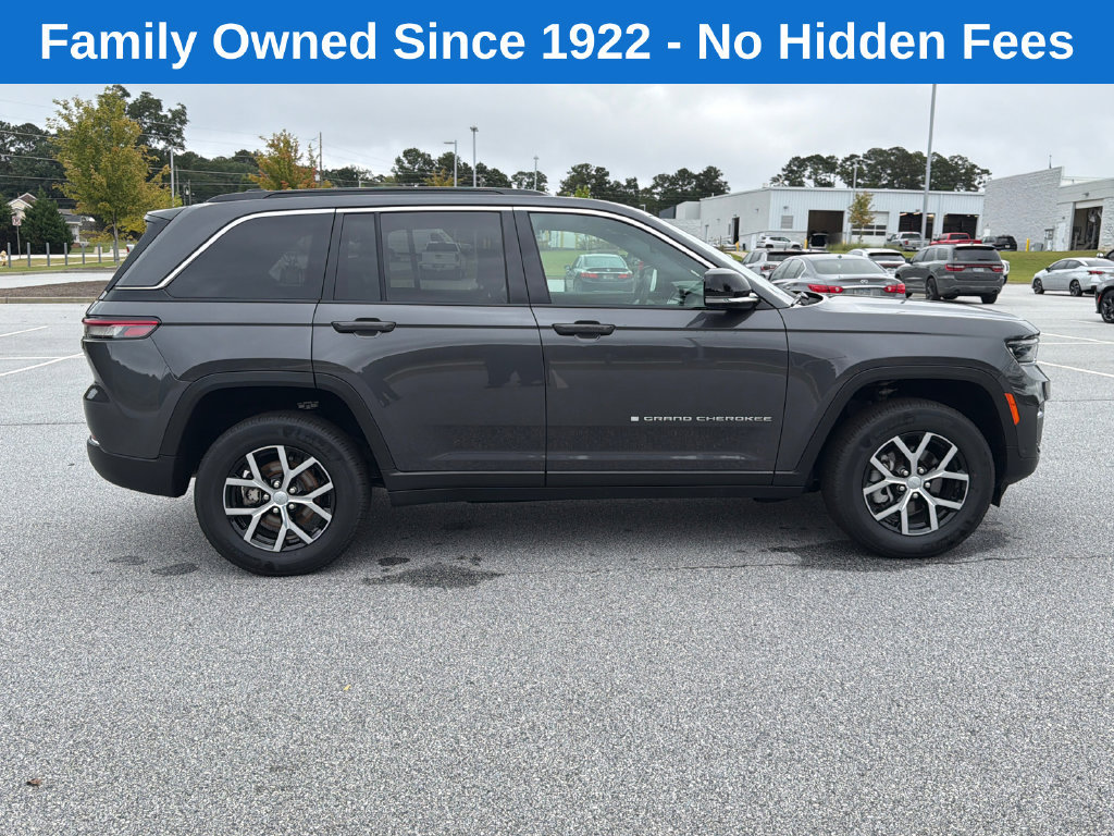 Used 2025 Jeep Grand Cherokee Limited w/ Luxury Tech Group II AWD/4WD image 8