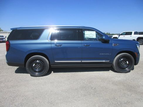 New 2026 GMC Yukon XL Denali AWD/4WD image 3
