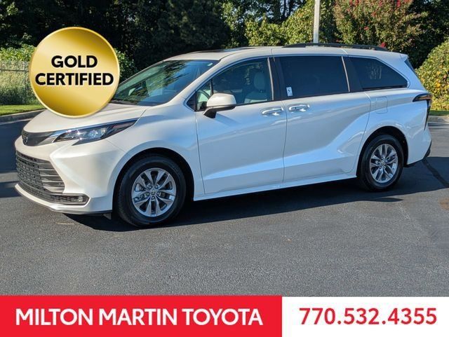 Certified 2026 Toyota Sienna XLE FWD image 8