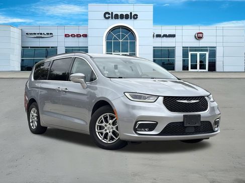 Used 2021 Chrysler Pacifica Touring w/ Cold Weather Group FWD image 1