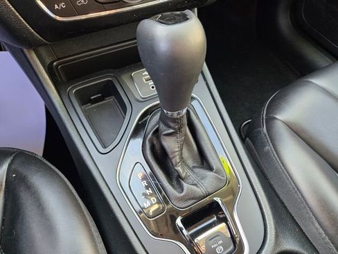 Used 2019 Jeep Cherokee Latitude Plus image 19