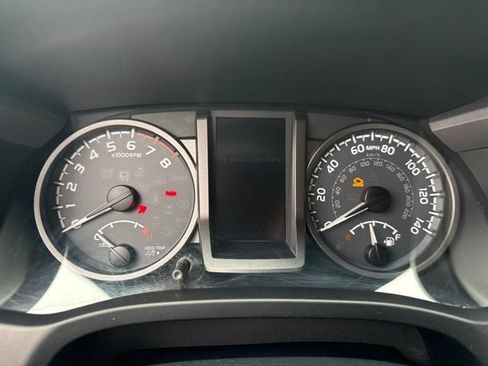 Used 2018 Toyota Tacoma TRD Sport AWD/4WD image 19