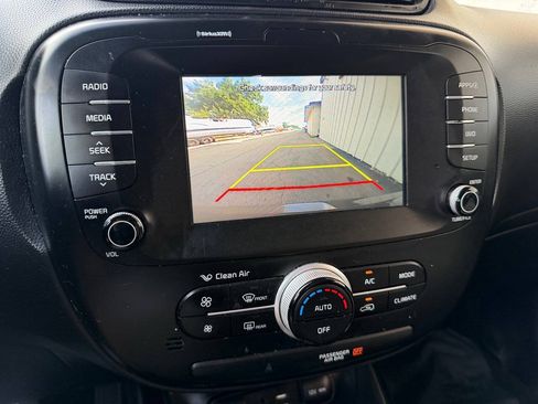 Used 2018 Kia Soul + FWD image 26