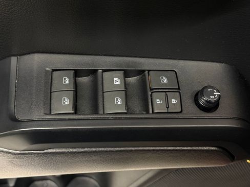 Used 2022 Toyota Tacoma SR image 18