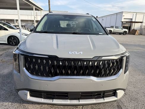 Used 2025 Kia Carnival EX FWD image 2