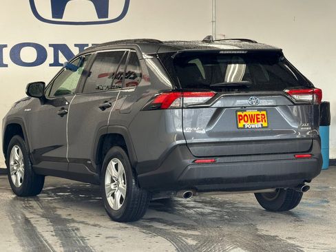 Used 2021 Toyota RAV4 XLE w/ Convenience Package image 5