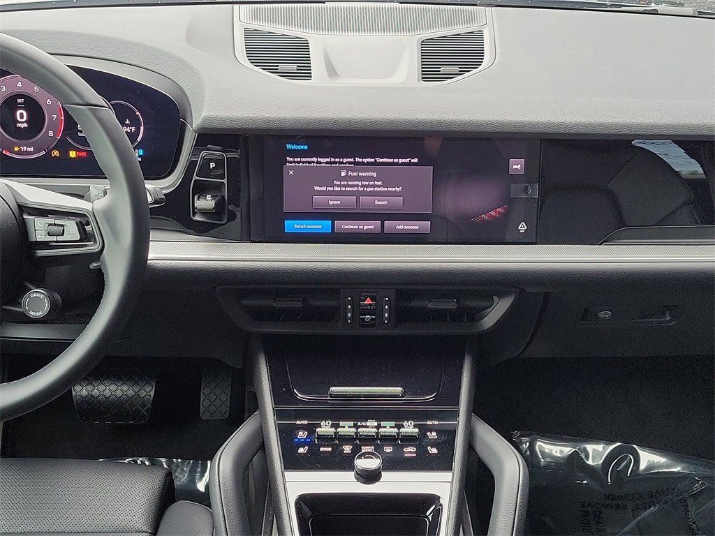 Certified 2025 Porsche Cayenne AWD/4WD image 21