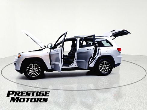 Used 2019 Jeep Grand Cherokee Trailhawk AWD/4WD image 11