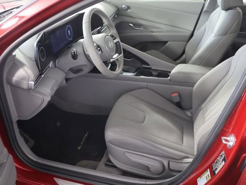 Used 2025 Hyundai Elantra SEL FWD image 20