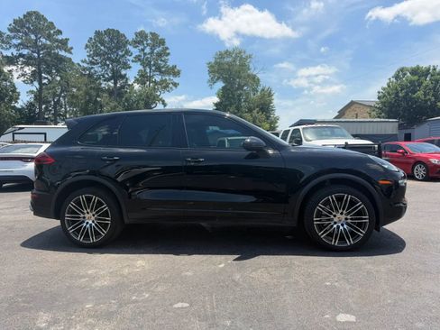 Used 2016 Porsche Cayenne AWD/4WD image 5
