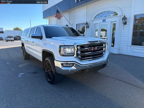 Used 2017 GMC Sierra 1500 SLT w/ SLT Preferred Package AWD/4WD image 3