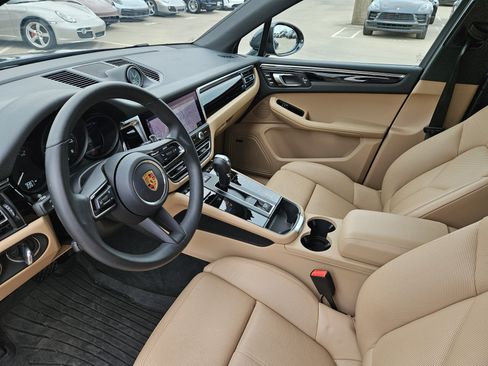 Certified 2026 Porsche Macan AWD/4WD image 4