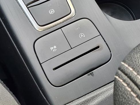 Used 2020 Ford Escape SE image 22