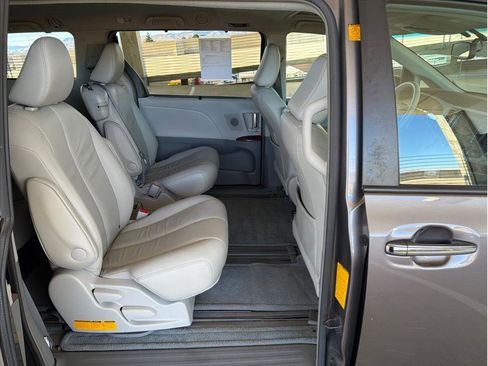 Used 2012 Toyota Sienna XLE image 14