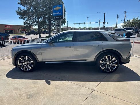 Used 2024 Cadillac Lyriq Luxury w/ LPO, Floor Liner Package AWD/4WD image 2