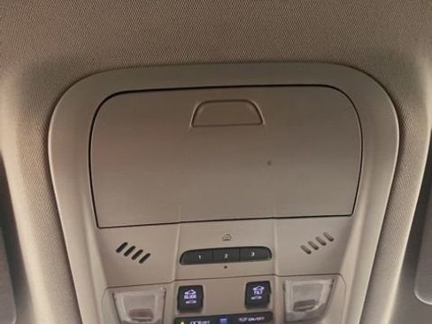 Certified 2023 GMC Acadia SLE w/ Driver Convenience Package image 14