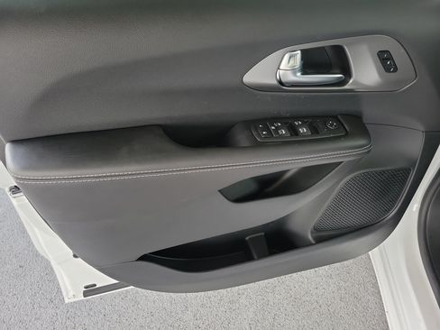 New 2026 Chrysler Pacifica Select FWD image 14