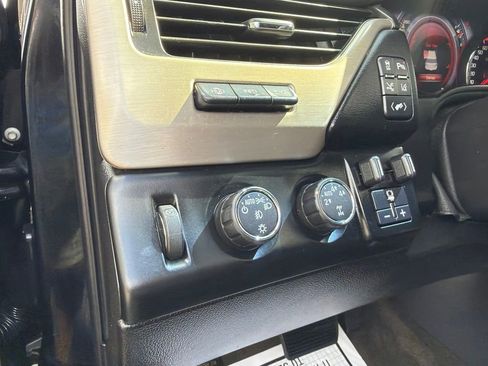 Used 2015 GMC Yukon XL Denali w/ Touring Package AWD/4WD image 19