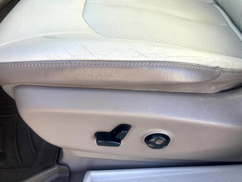 Used 2019 Chrysler Pacifica Touring-L Plus w/ Advanced Safetytec Group image 11