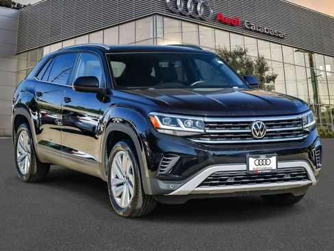 Used 2023 Volkswagen Atlas Cross Sport SE w/ Panoramic Sunroof Package FWD image 3