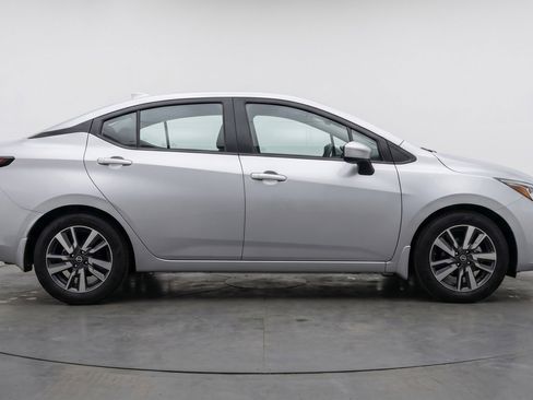 Used 2025 Nissan Versa SV image 11