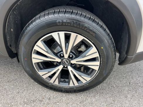 Used 2023 Nissan Rogue SV AWD/4WD image 11
