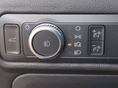 Used 2022 Ford Explorer XLT w/ Equipment Group 202A image 18