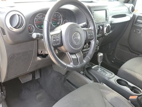 Used 2018 Jeep Wrangler Unlimited Sahara w/ Connectivity Group AWD/4WD image 6