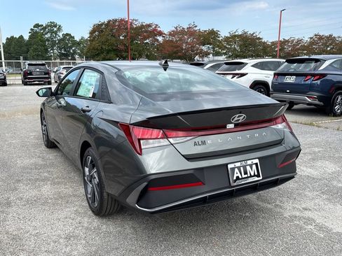 New 2025 Hyundai Elantra Sport image 3