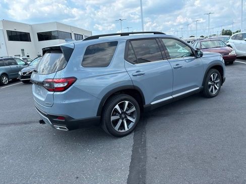 Used 2025 Honda Pilot Touring image 8