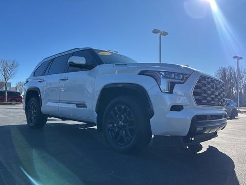 Used 2025 Toyota Sequoia Platinum image 3