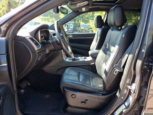 Used 2017 Jeep Grand Cherokee Limited AWD/4WD image 15