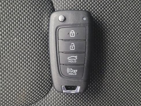 Used 2025 Hyundai Elantra SE FWD image 32