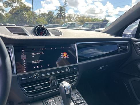 Used 2021 Porsche Macan Base image 13