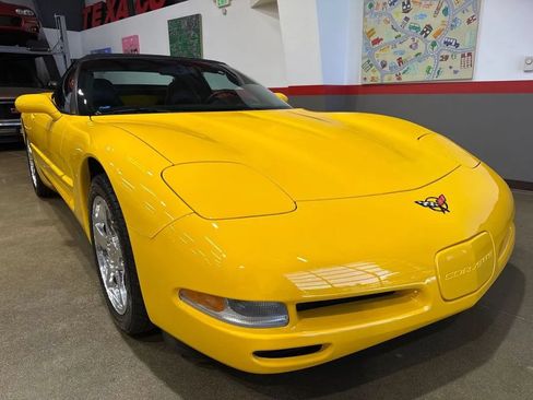 Used 2004 Chevrolet Corvette Convertible w/ Preferred Equipment Group RWD image 41