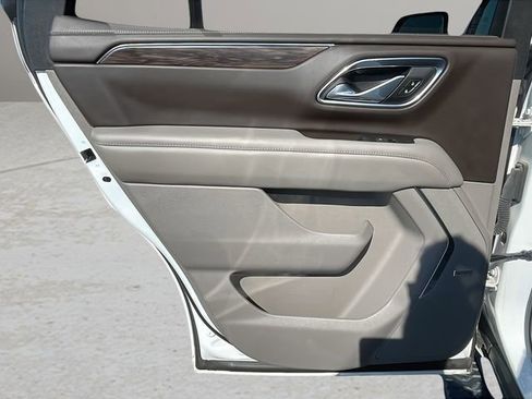 Used 2021 Chevrolet Tahoe Z71 w/ Z71 Off-Road Package image 17