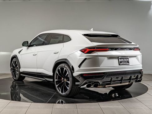 Used 2022 Lamborghini Urus AWD/4WD image 7