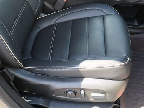 Certified 2022 GMC Acadia Denali w/ Denali Ultimate Package FWD image 32