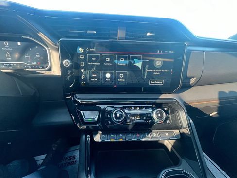 Used 2022 GMC Sierra 1500 AT4 w/ Sierra Safety Plus Package image 24