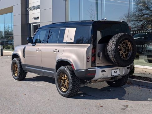 Used 2023 Land Rover Defender 110 S image 4