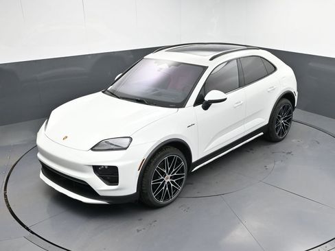 New 2024 Porsche Macan 4 Electric AWD/4WD image 32
