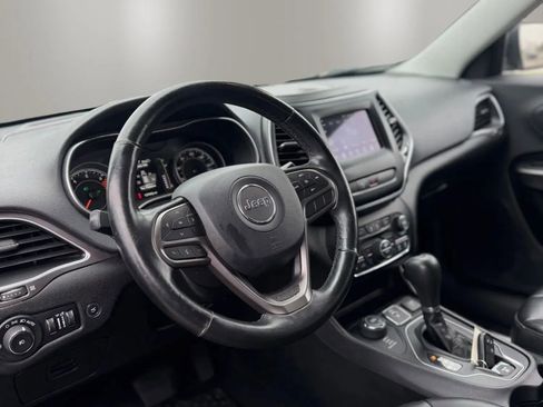 Used 2019 Jeep Cherokee Latitude Plus w/ Comfort/Convenience Group AWD/4WD image 9